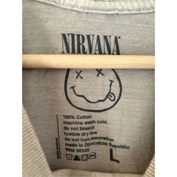 🐿️ NWOT Nirvana Acid Wash Tan Gray Smiley Graphic Unisex Short Sleeve Tee Large - Picture 4 of 5
